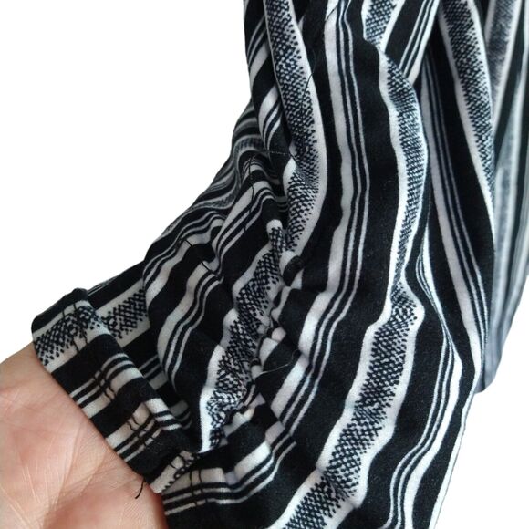 Derek Heart Off Shoulder Romper Black Striped, Slit Sleeves, Pockets Women’s XL - Picture 4 of 8